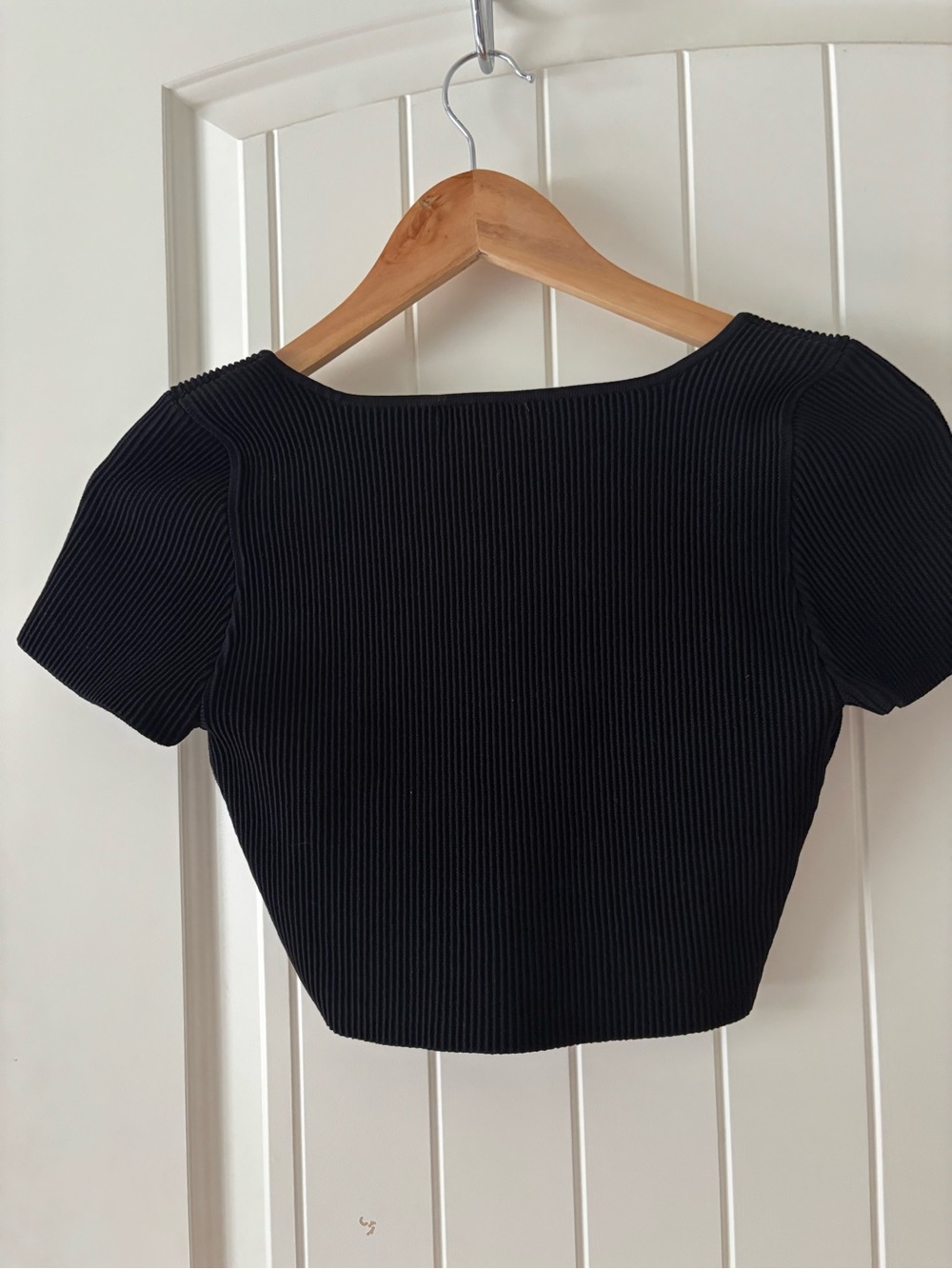 Aritzia Babaton Sculpt Knit Ribbed Cropped Top Black Medium - Picture 2 of 3